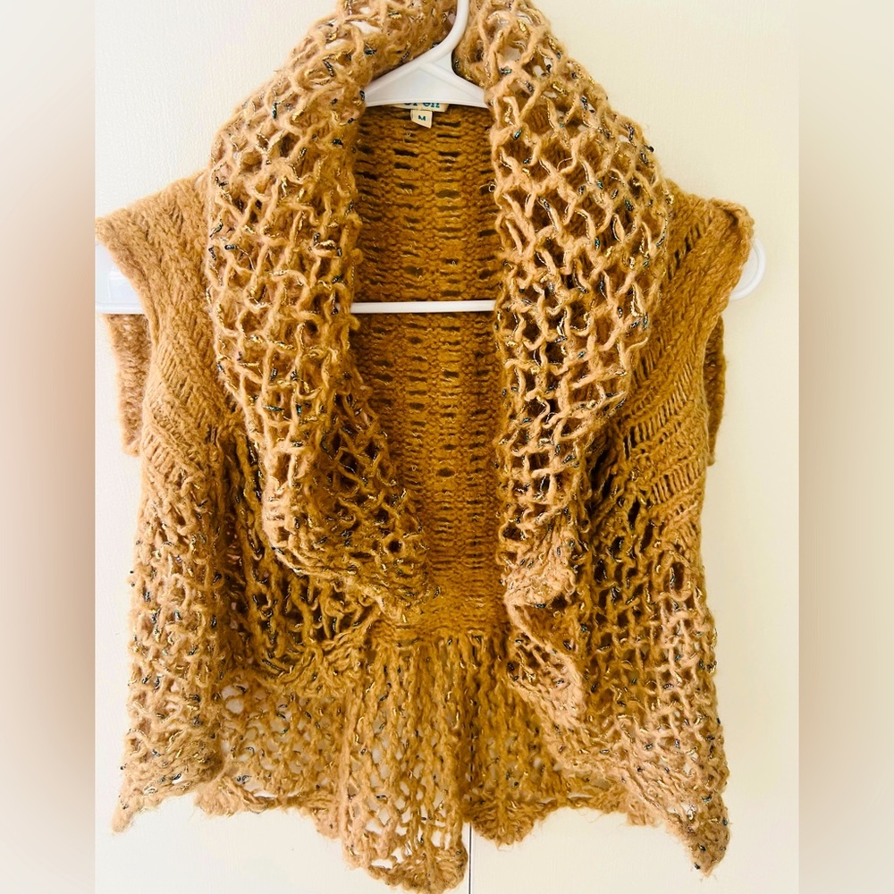 Sien Vintage crochet woven beige knitted ruffled waist coat vest. Size M.